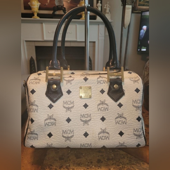 🧡🧡Please like an share. BAG Show 7:00 pm This evening 🧡🧡 Join us - Picture 5 of 15